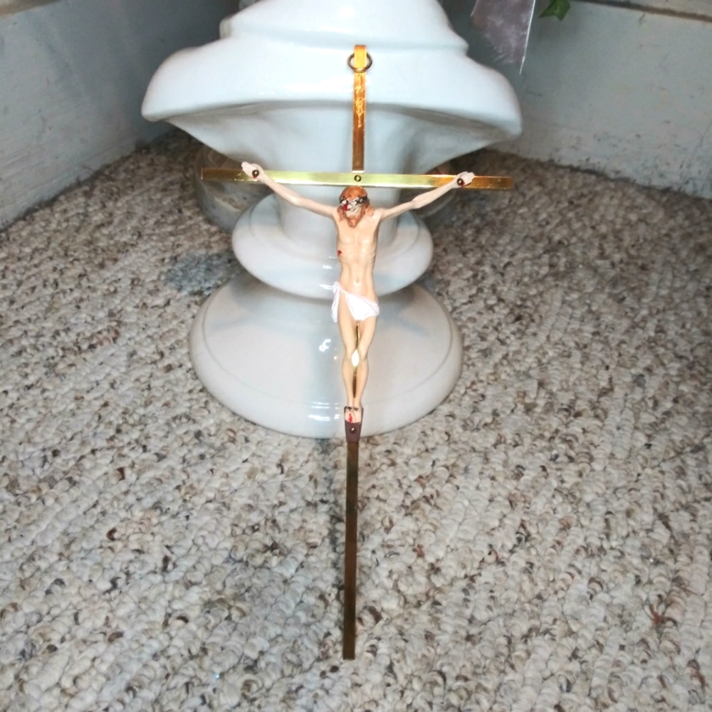 Vintage Gold Metal Crucifix With Figure Of Christ In Color